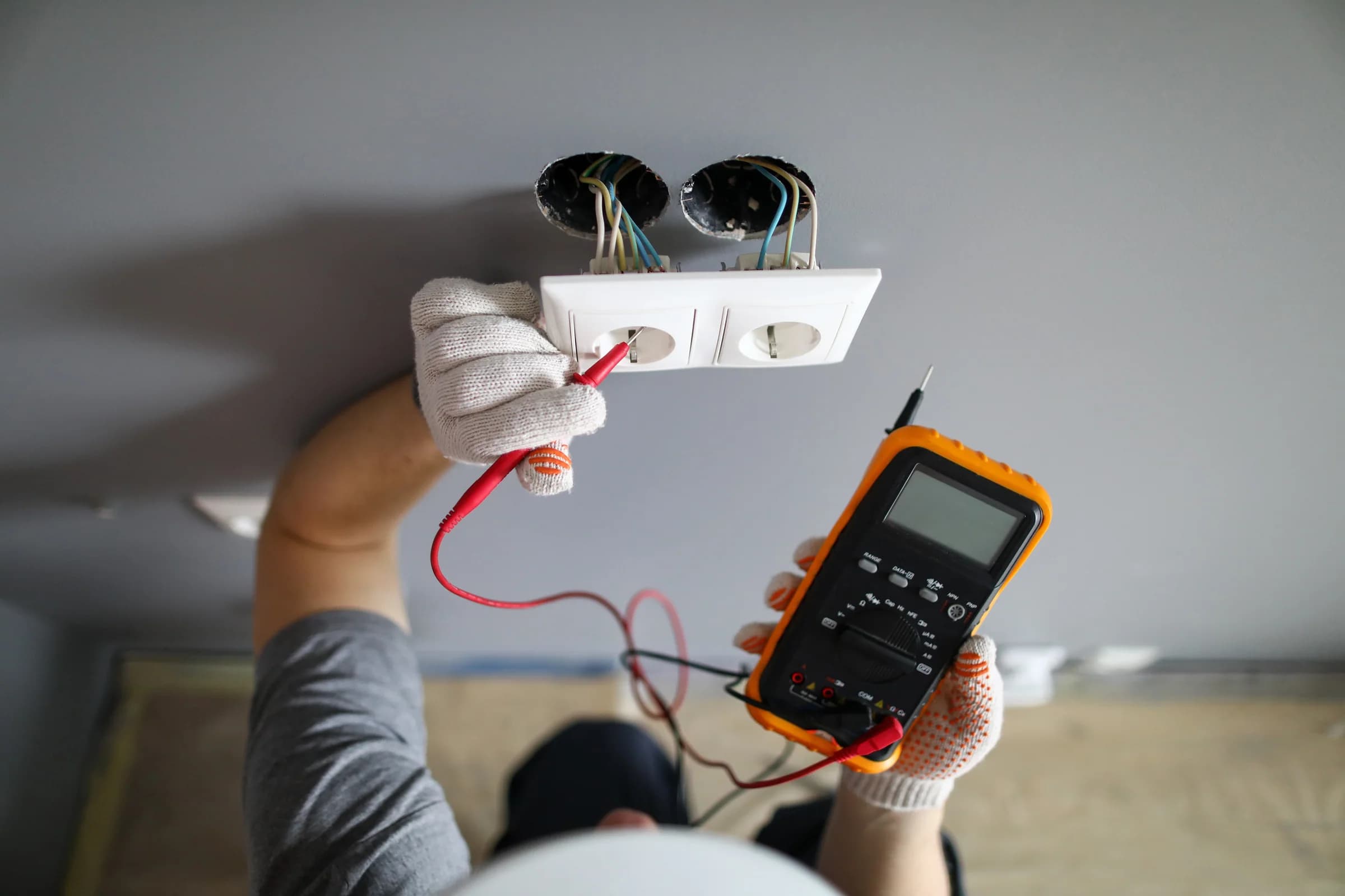 Wandmontage Steckdose durch Elektriker